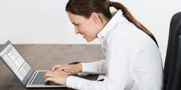 What are the benefits of a kneeling chair?