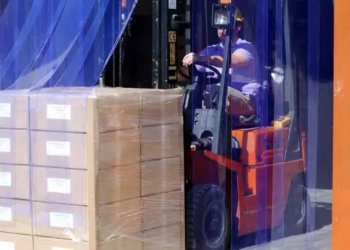 The Main Reasons To Install Plastic Strips for Doorways in a Foodservice Business