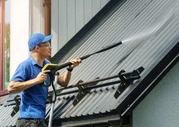 Top 7 Benefits of Power Washing for Office Buildings