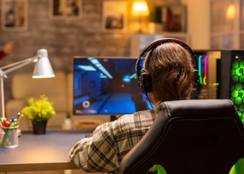 Gamification in Online Games Development Strategies that Hook Players