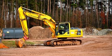 What Are the Key Differences Between Excavator Mulcher Attachments and Other Land Clearing Equipment?