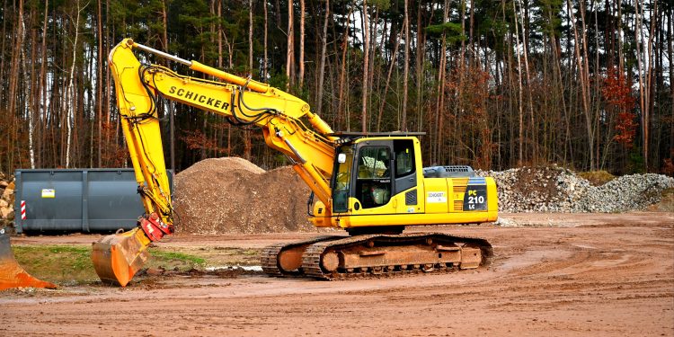 What Are the Key Differences Between Excavator Mulcher Attachments and Other Land Clearing Equipment?