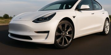Tesla Model 3 with different wheel types highlighting impact on electric vehicle driving range